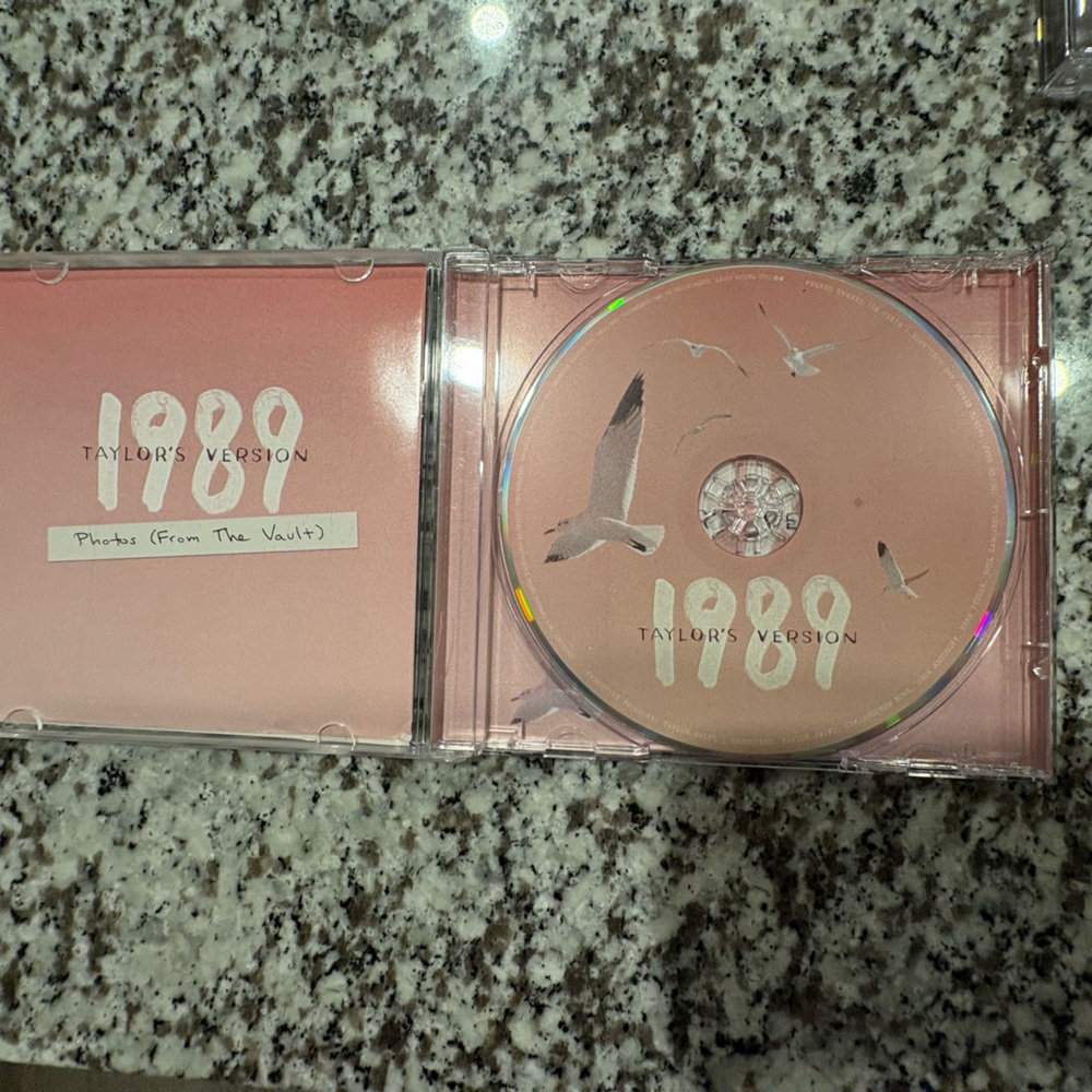 Taylor Swift 1989 Pink CD deluxe edition